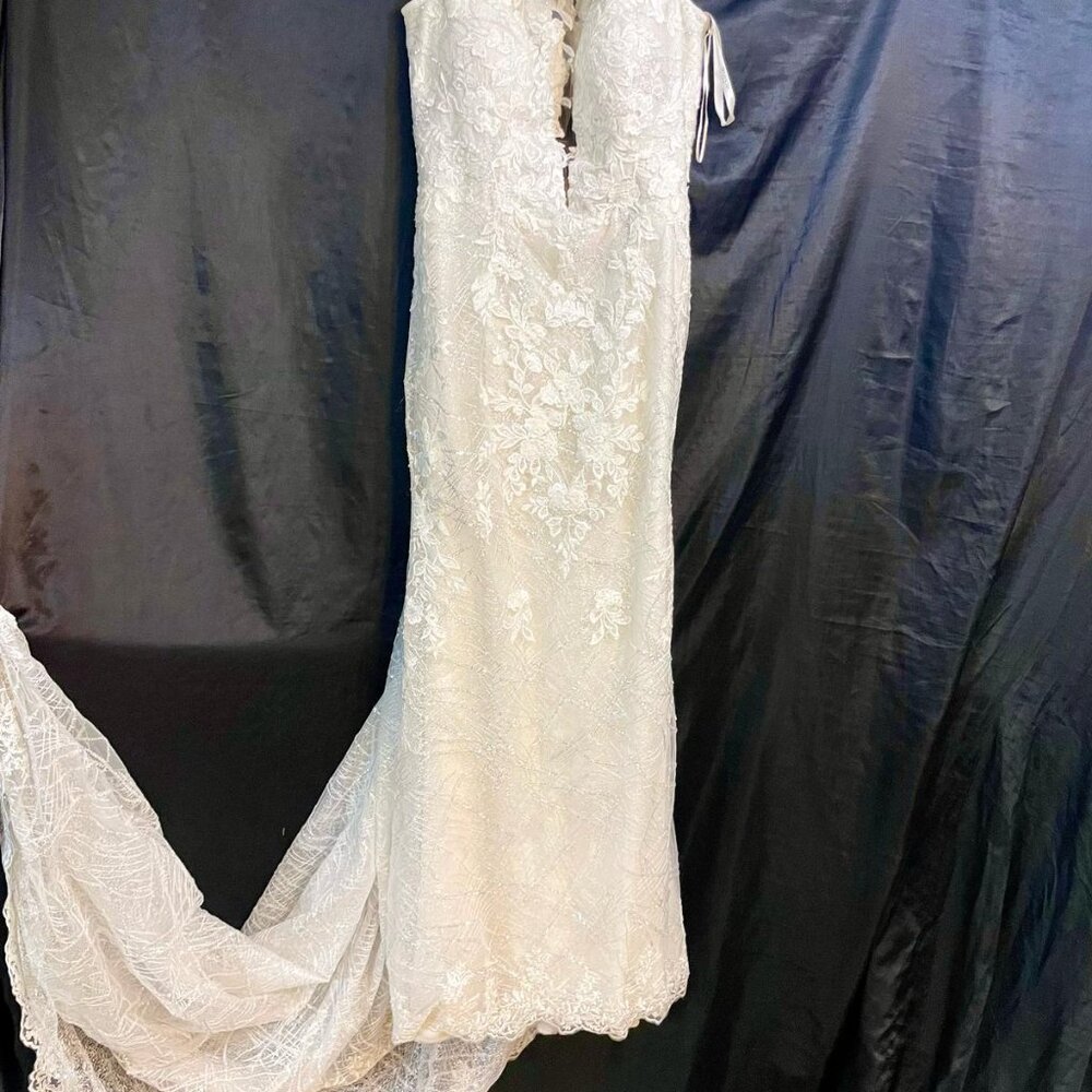 Chic Floral Lace Gown